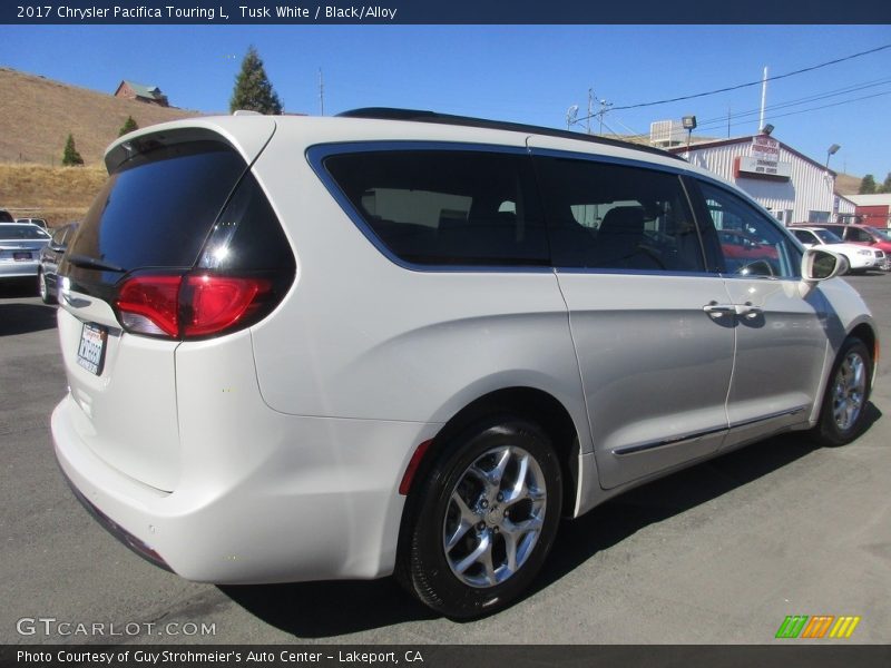 Tusk White / Black/Alloy 2017 Chrysler Pacifica Touring L