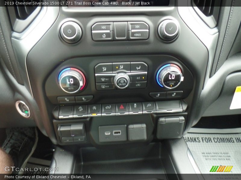 Controls of 2019 Silverado 1500 LT Z71 Trail Boss Crew Cab 4WD