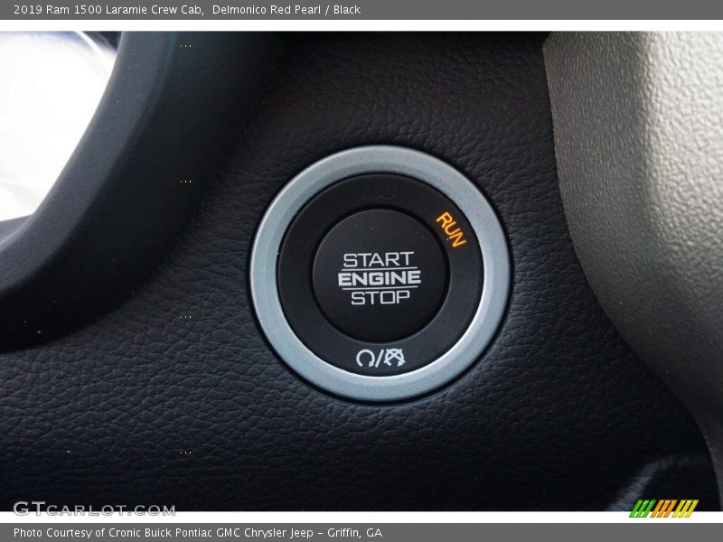 Delmonico Red Pearl / Black 2019 Ram 1500 Laramie Crew Cab