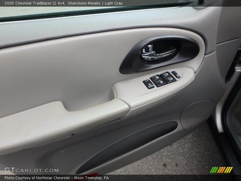 Silverstone Metallic / Light Gray 2005 Chevrolet TrailBlazer LS 4x4