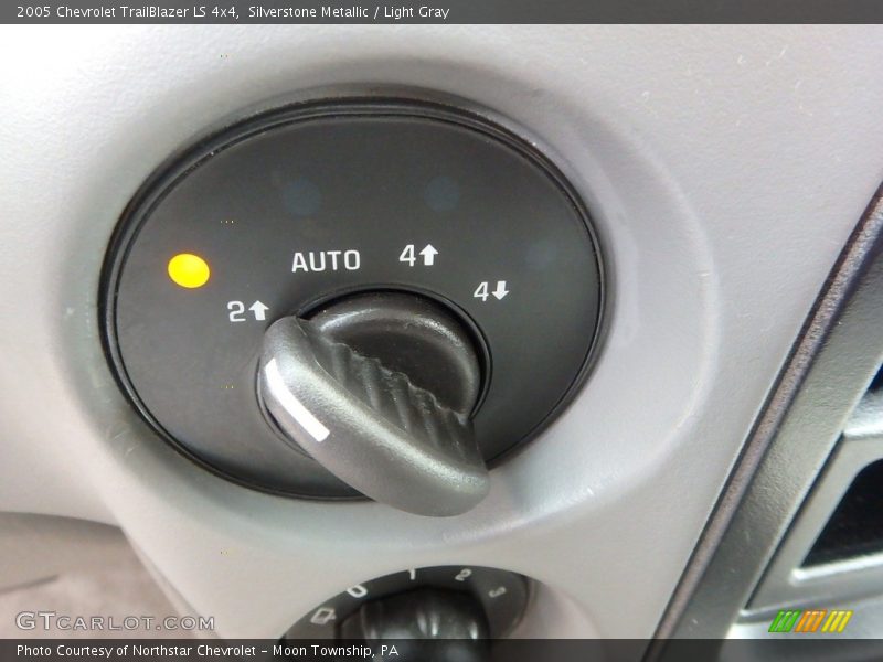 Silverstone Metallic / Light Gray 2005 Chevrolet TrailBlazer LS 4x4