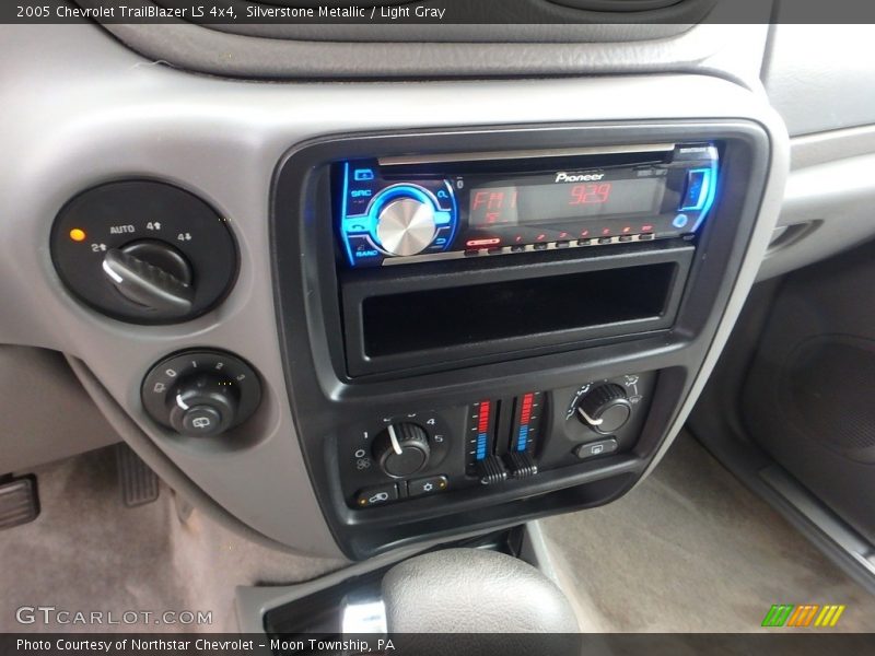 Silverstone Metallic / Light Gray 2005 Chevrolet TrailBlazer LS 4x4
