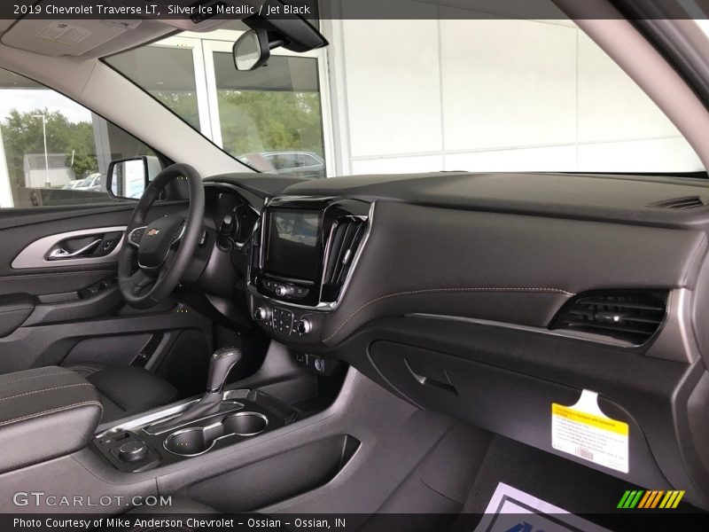 Silver Ice Metallic / Jet Black 2019 Chevrolet Traverse LT