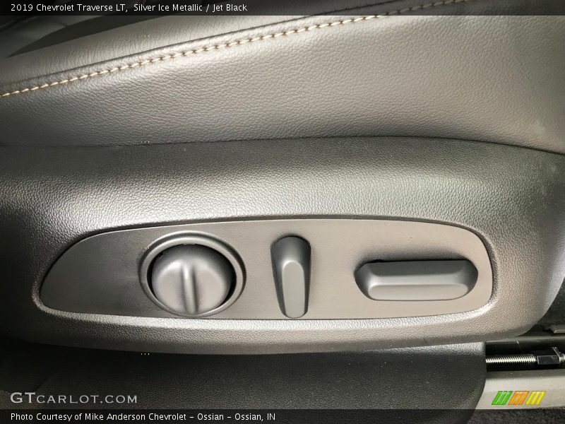 Silver Ice Metallic / Jet Black 2019 Chevrolet Traverse LT