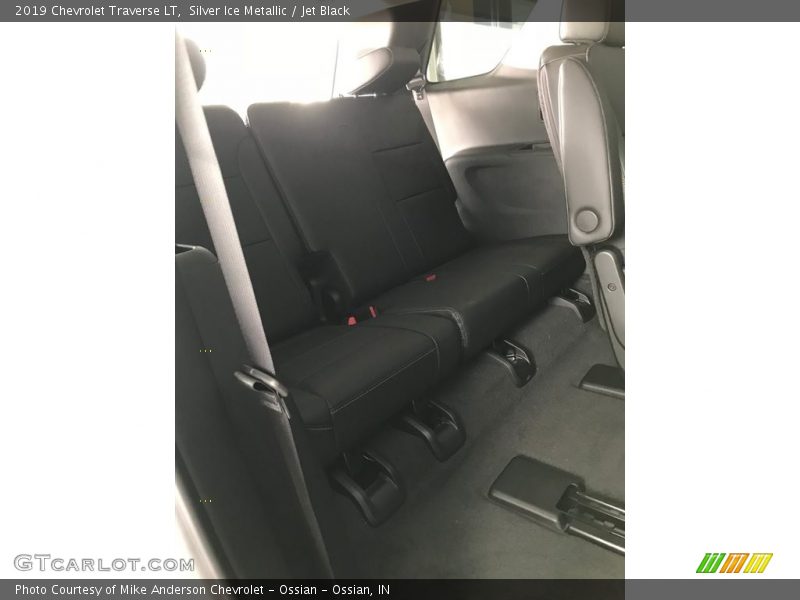 Silver Ice Metallic / Jet Black 2019 Chevrolet Traverse LT