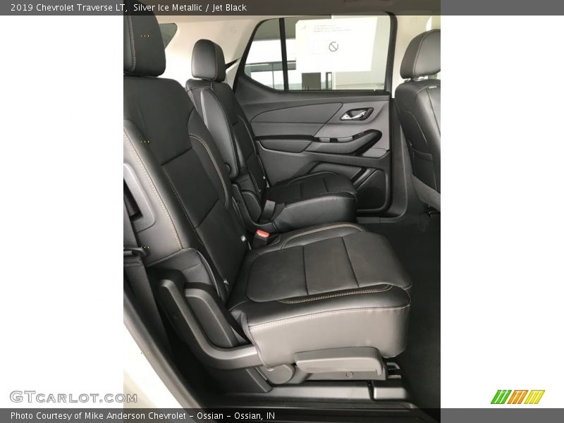 Silver Ice Metallic / Jet Black 2019 Chevrolet Traverse LT