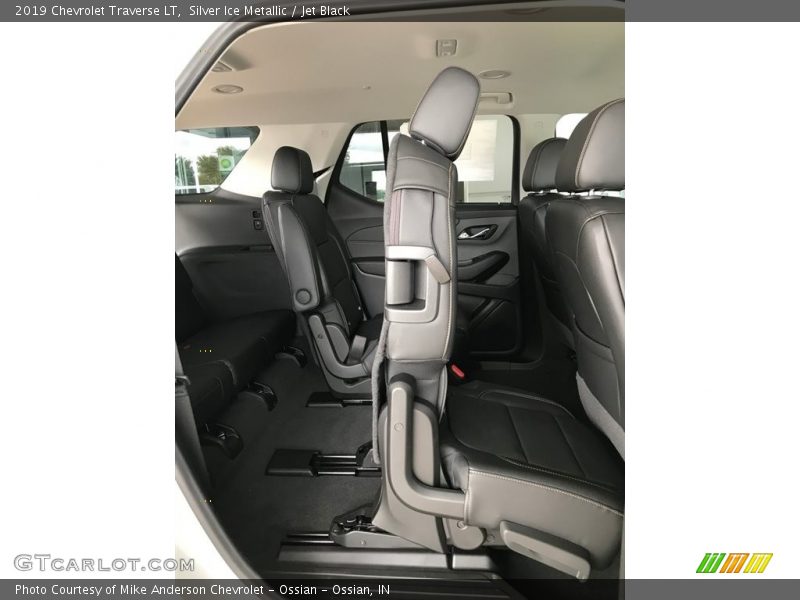 Silver Ice Metallic / Jet Black 2019 Chevrolet Traverse LT