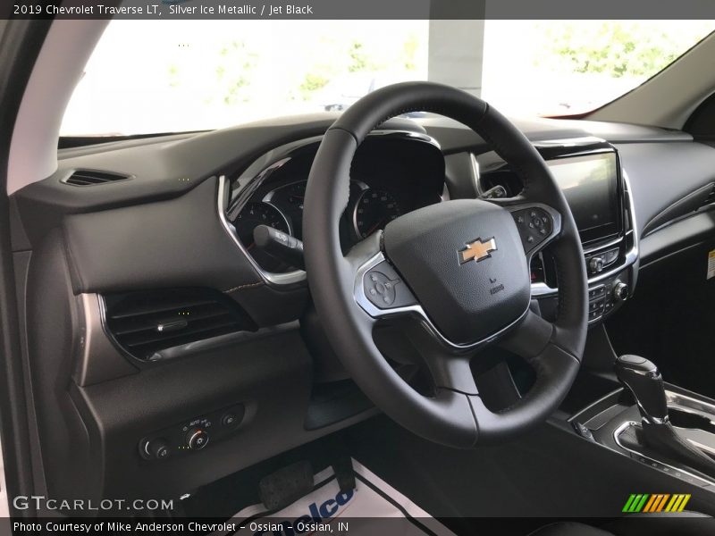 Silver Ice Metallic / Jet Black 2019 Chevrolet Traverse LT