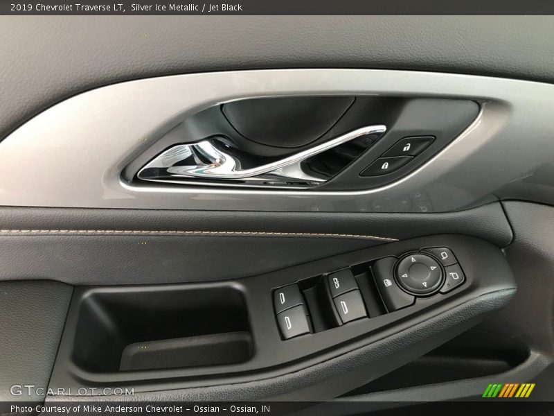 Silver Ice Metallic / Jet Black 2019 Chevrolet Traverse LT