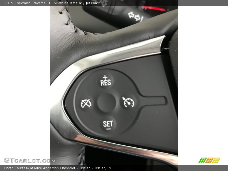 Silver Ice Metallic / Jet Black 2019 Chevrolet Traverse LT