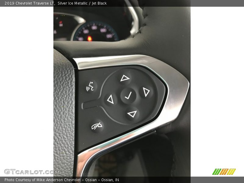 Silver Ice Metallic / Jet Black 2019 Chevrolet Traverse LT