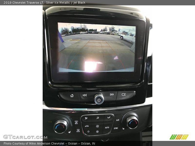 Silver Ice Metallic / Jet Black 2019 Chevrolet Traverse LT