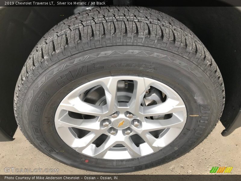 Silver Ice Metallic / Jet Black 2019 Chevrolet Traverse LT