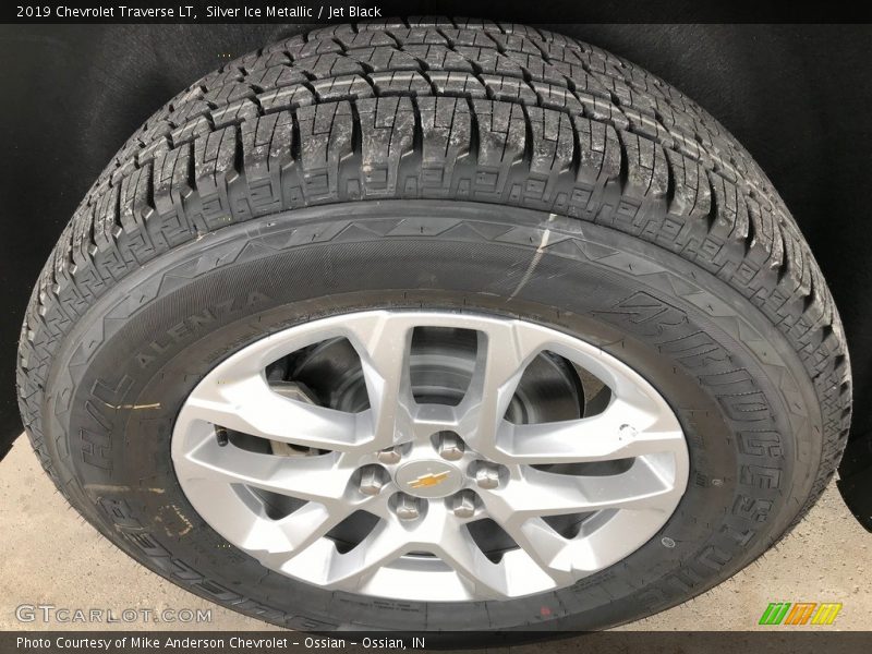 Silver Ice Metallic / Jet Black 2019 Chevrolet Traverse LT