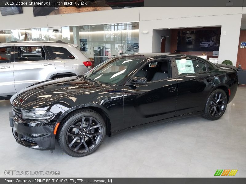 Front 3/4 View of 2019 Charger SXT