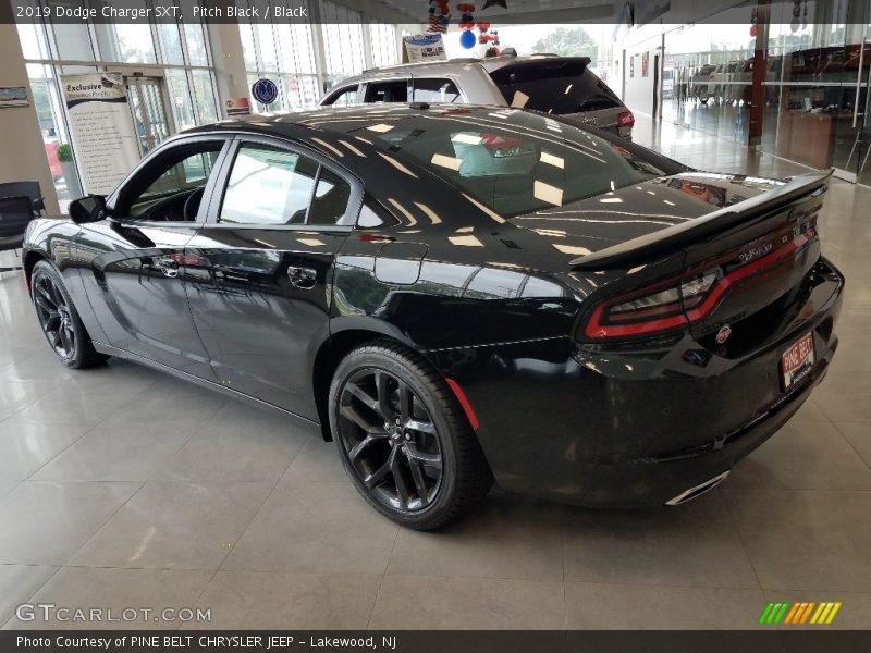 Pitch Black / Black 2019 Dodge Charger SXT