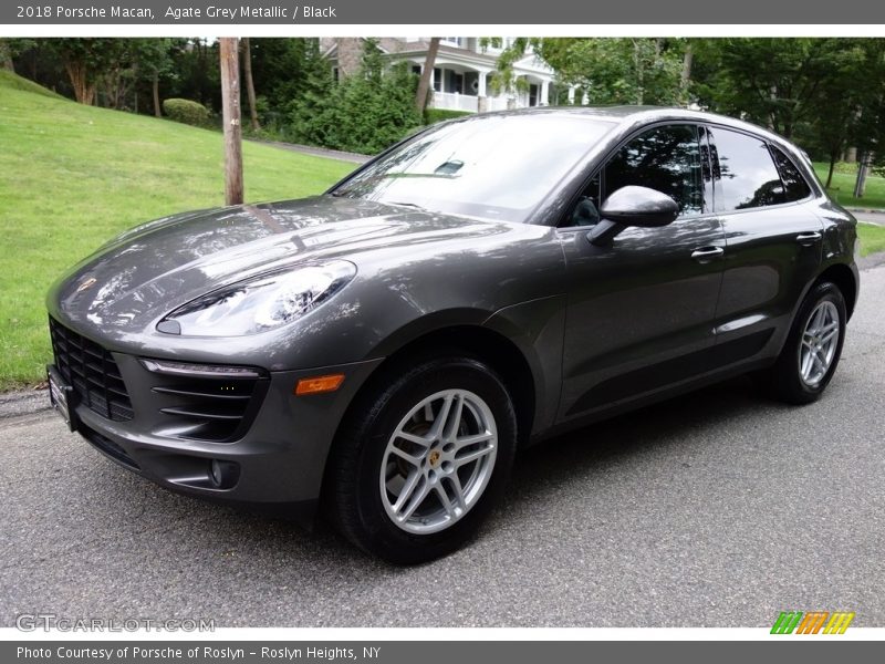 Agate Grey Metallic / Black 2018 Porsche Macan