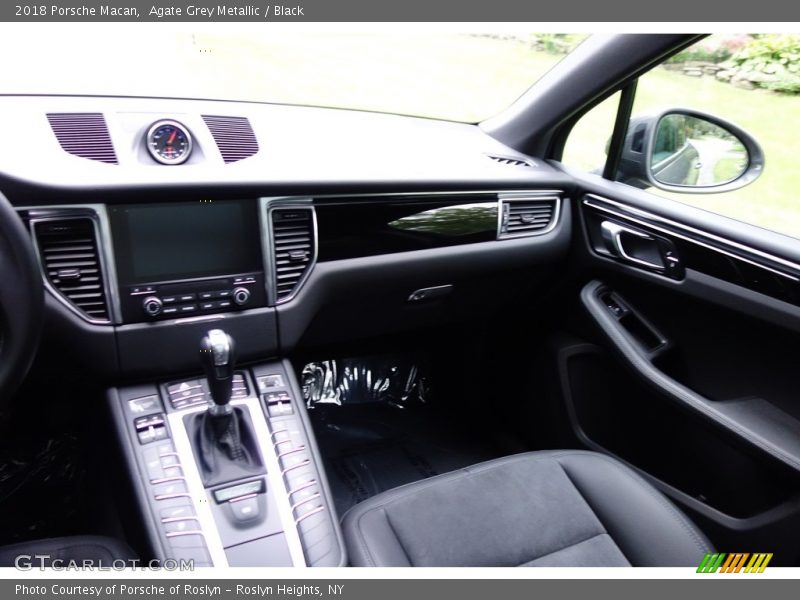 Agate Grey Metallic / Black 2018 Porsche Macan