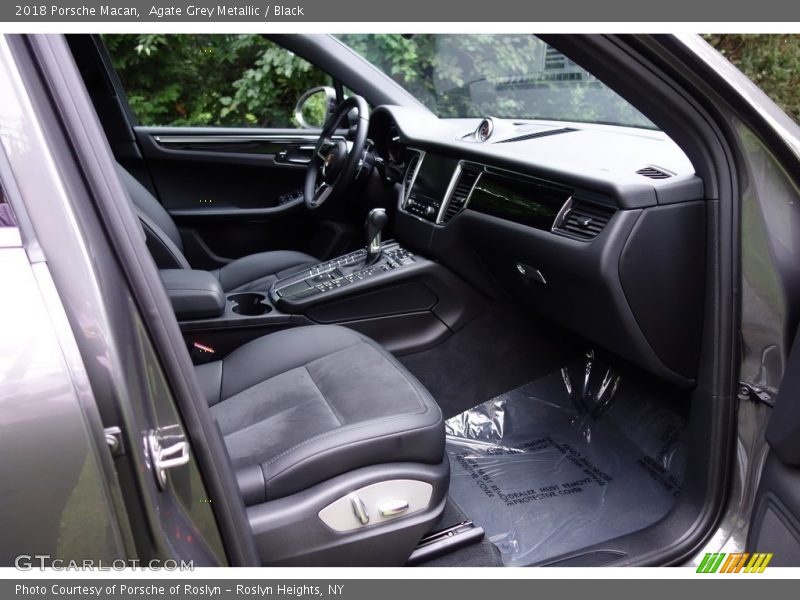 Agate Grey Metallic / Black 2018 Porsche Macan