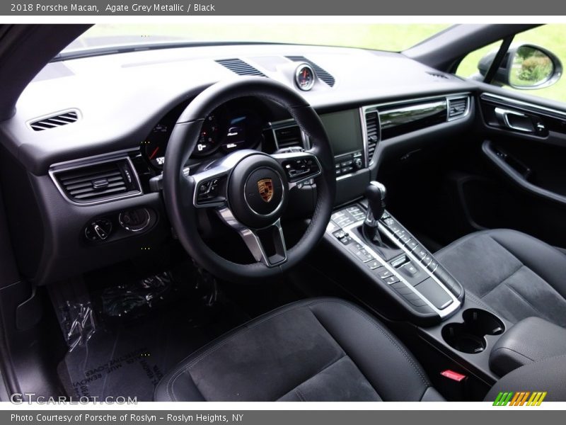 Agate Grey Metallic / Black 2018 Porsche Macan