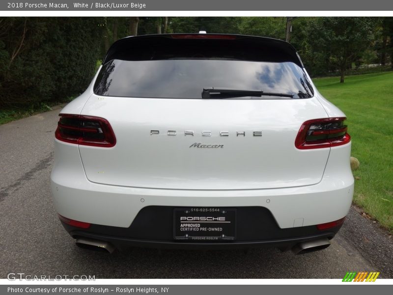 White / Black/Luxor Beige 2018 Porsche Macan