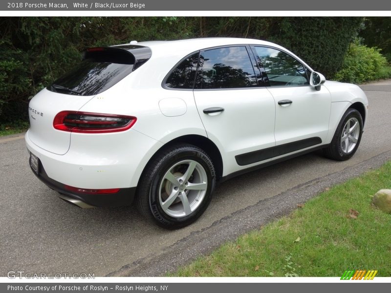 White / Black/Luxor Beige 2018 Porsche Macan