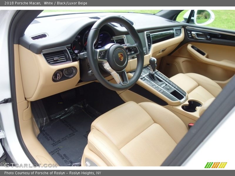 White / Black/Luxor Beige 2018 Porsche Macan