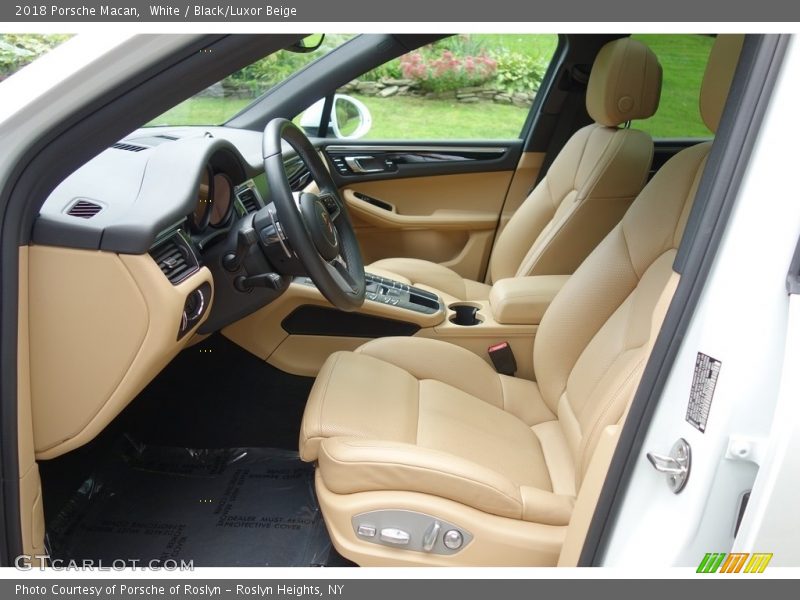 White / Black/Luxor Beige 2018 Porsche Macan