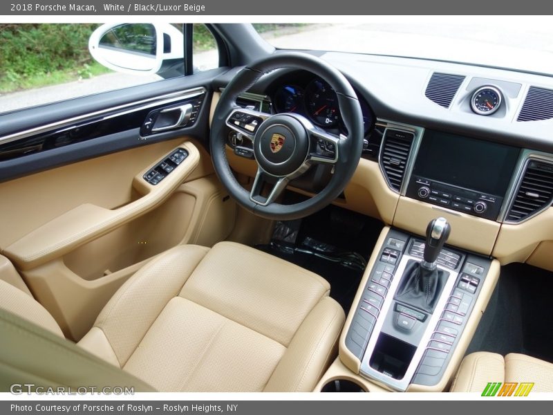 White / Black/Luxor Beige 2018 Porsche Macan