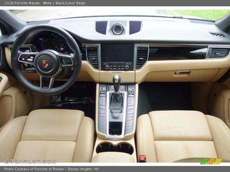 White / Black/Luxor Beige 2018 Porsche Macan