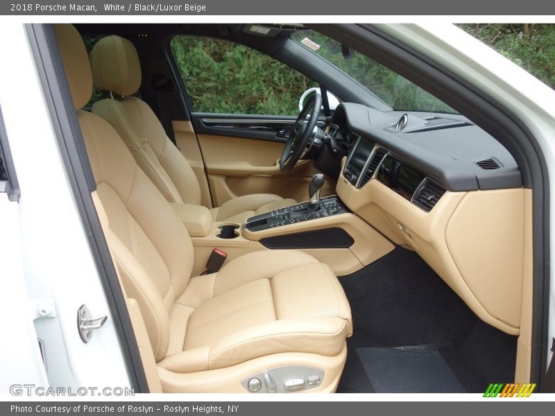 White / Black/Luxor Beige 2018 Porsche Macan