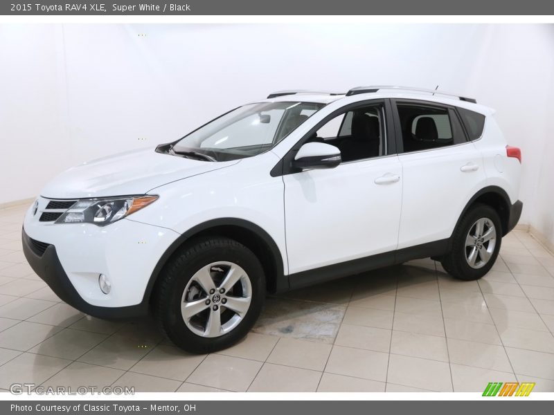Super White / Black 2015 Toyota RAV4 XLE
