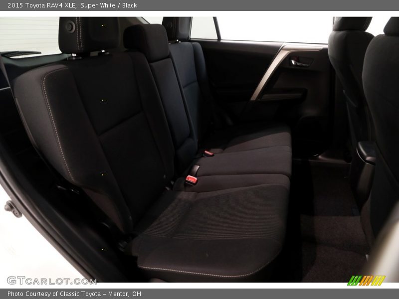 Super White / Black 2015 Toyota RAV4 XLE