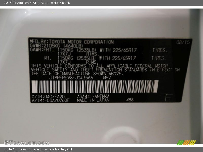 Super White / Black 2015 Toyota RAV4 XLE