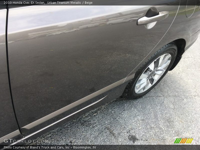 Urban Titanium Metallic / Beige 2010 Honda Civic EX Sedan
