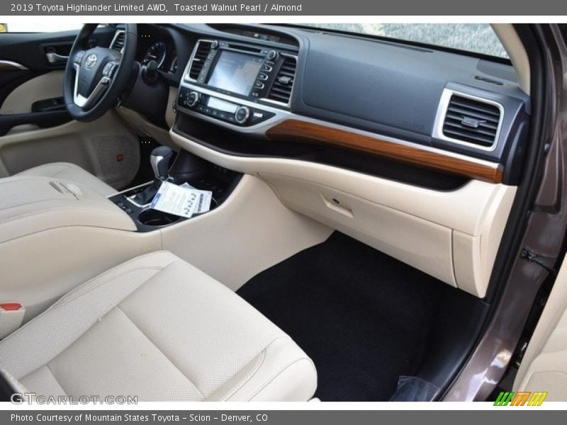 Dashboard of 2019 Highlander Limited AWD