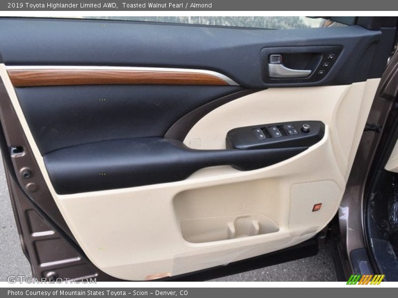 Door Panel of 2019 Highlander Limited AWD