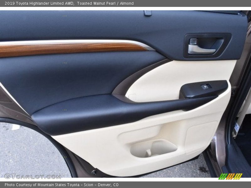 Door Panel of 2019 Highlander Limited AWD