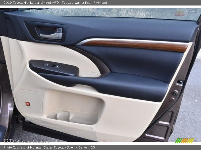 Door Panel of 2019 Highlander Limited AWD