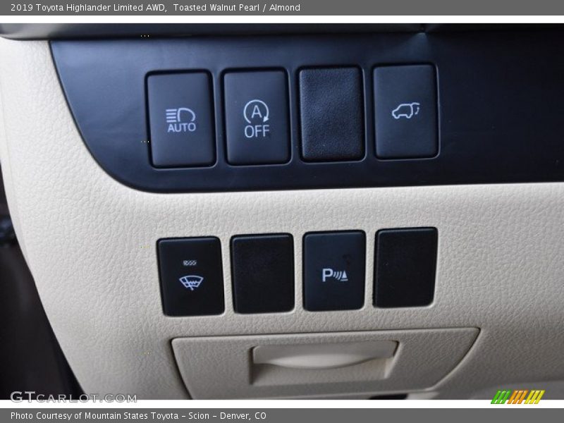 Controls of 2019 Highlander Limited AWD