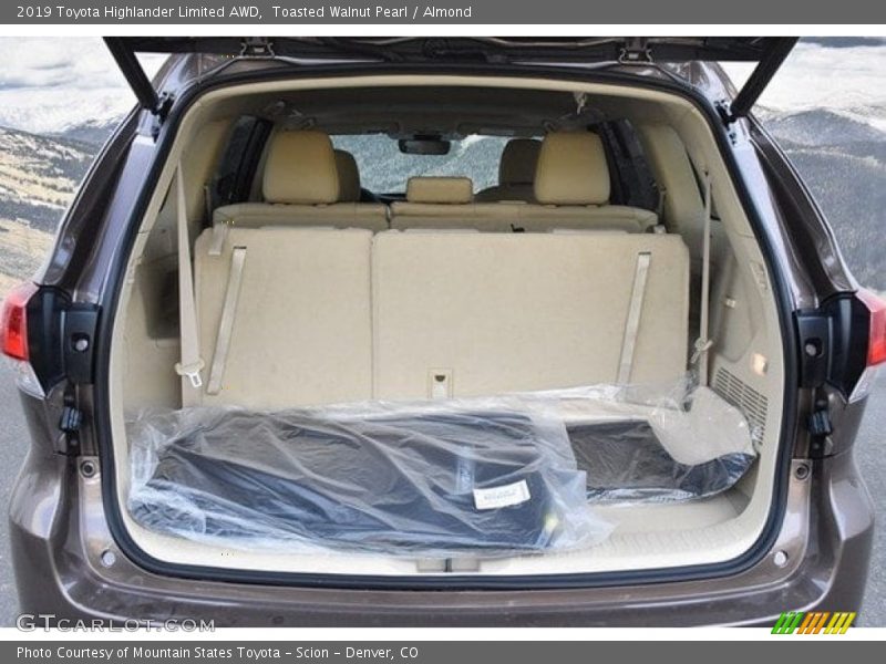  2019 Highlander Limited AWD Trunk
