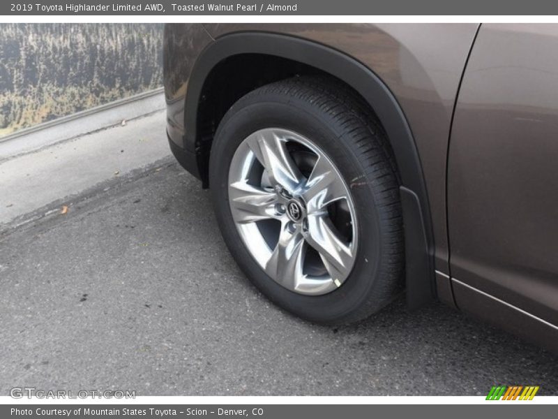 Toasted Walnut Pearl / Almond 2019 Toyota Highlander Limited AWD