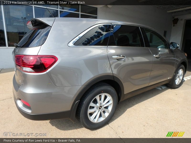 Titanium Silver / Satin Black 2019 Kia Sorento LX V6 AWD