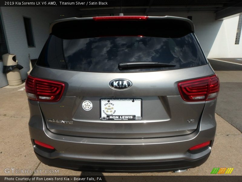 Titanium Silver / Satin Black 2019 Kia Sorento LX V6 AWD