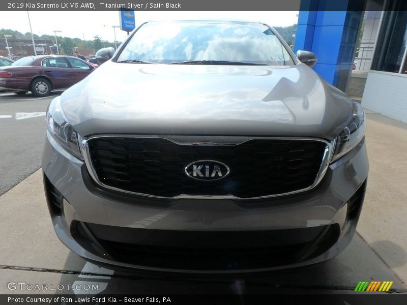 Titanium Silver / Satin Black 2019 Kia Sorento LX V6 AWD