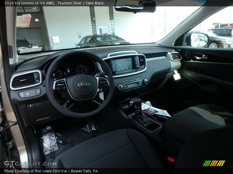 Titanium Silver / Satin Black 2019 Kia Sorento LX V6 AWD