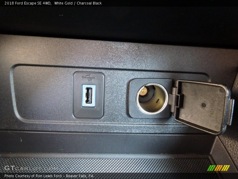 White Gold / Charcoal Black 2018 Ford Escape SE 4WD