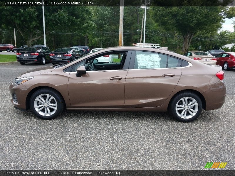 Oakwood Metallic / Black 2019 Chevrolet Cruze LT