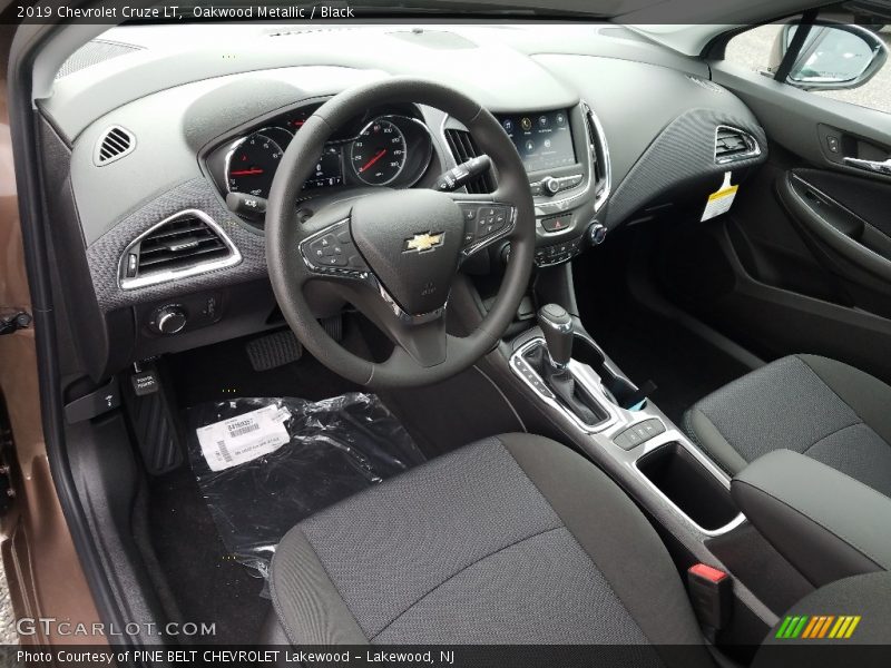 Oakwood Metallic / Black 2019 Chevrolet Cruze LT