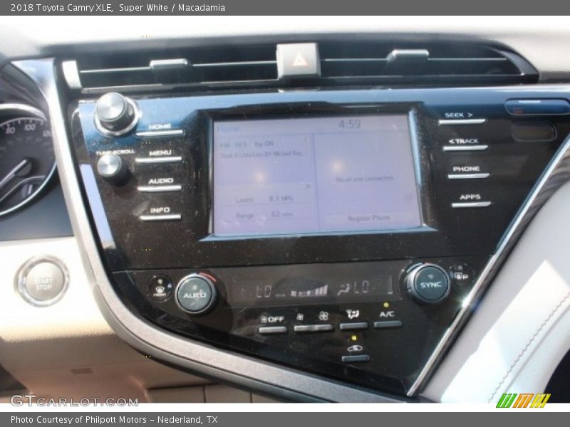 Super White / Macadamia 2018 Toyota Camry XLE